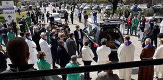 Saviano il funerale del sindaco medico Sommese