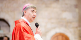 L'arcivescovo di Napoli ai giornalisti, diamo voce al bene